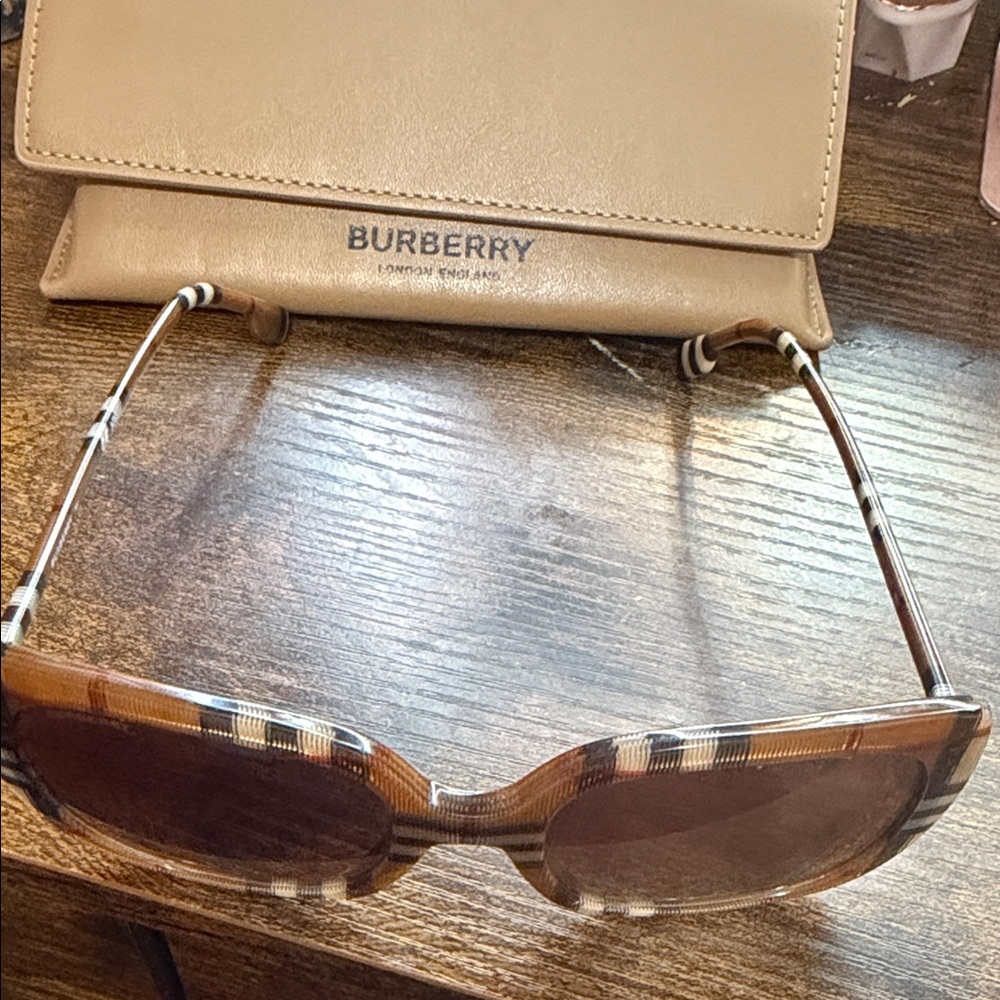 Burberry Plaid Oversized Square Sunglasses in Brown and Black - Picture 2 of 3